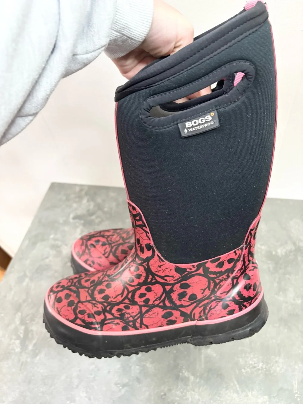 Bogs Skulls Classic kids boots in black and pink size 1 little girls